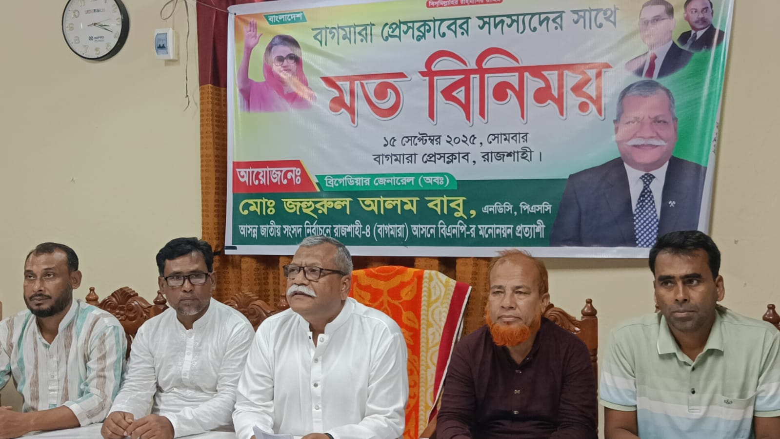 বাগমারায় সাংবাদিকদের সাথে বিএনপির মনোনয়ন প্রত্যাশী ব্রিগেডিয়ার জেনারেল (অব.) জহুরুল আলম বাবুর মতবিনিময়
