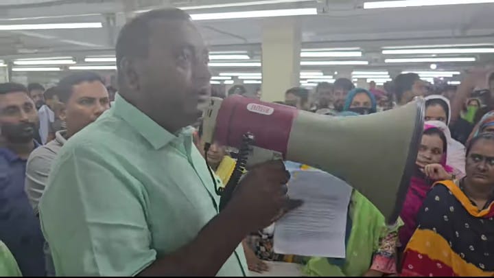 খোরশেদ আলমের মধ্যস্থতায় উরি ফ্যাশনের শ্রমিক-নিয়োগকর্তার সমস্যা সমাধান, শ্রমিকদের আনন্দ মিছিল