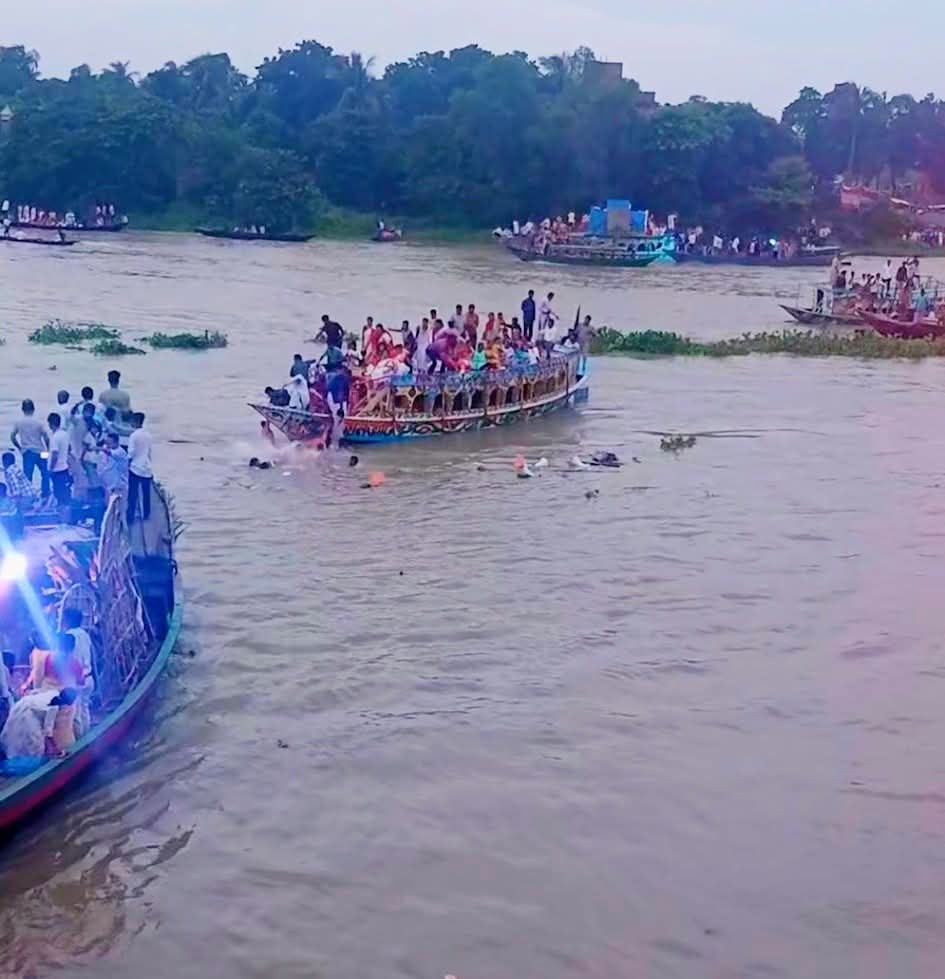 কালিয়াকৈরে তুরাগ নদীতে প্রতিমা বিসর্জনের সময় নৌকাডুবি, দুই শিশু নিখোঁজ