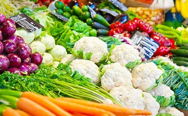 দুই দিনের বৃষ্টির অজুহাতে সবজির দাম বৃদ্ধি, চরম বিপাকে সাধারন পেশাজীবী মানুষ।