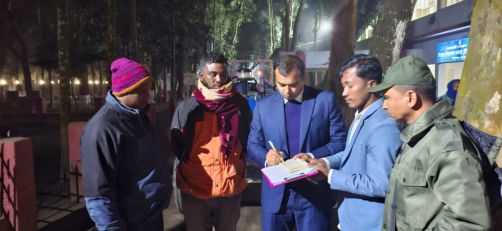 তারাগঞ্জে অবৈধ মাটি-বালু উত্তোলনের বিরুদ্ধে অভিযান: ১ লাখ টাকা জরিমানা