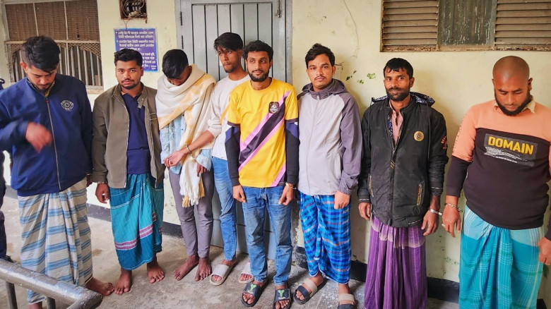 অভিযানে পুলিশের ওপর হামলা, ২আসামি ছিনতাই, গ্রেপ্তার ১।