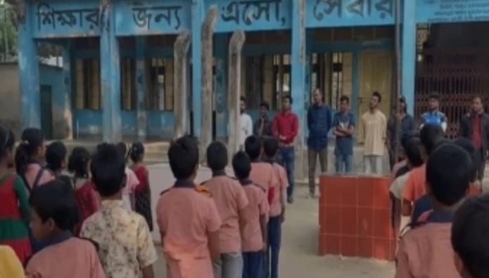 ভূরুঙ্গামারীতে বিদ্যালয়ে শিশুদের দিয়ে জোরপূর্বক ‘ধানের শীষ’ স্লোগান দেয়ার ভিডিও ভাইরাল।