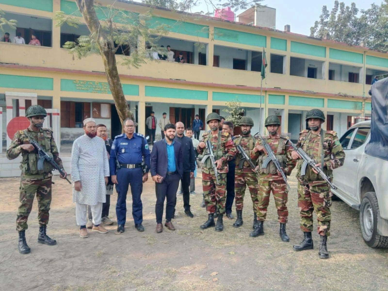 নওগাঁর মান্দায় নির্বাচনী আচরণবিধি মানতে প্রশাসনের কঠোর নজরদারি ও এক্সিকিউটিভ ম্যাজিস্ট্রেটের টহল জোরদার