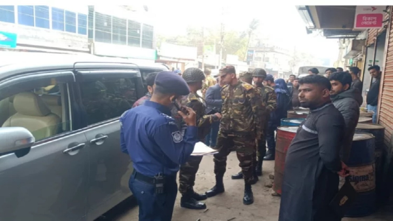 মেহেরপুর জামায়াত আমিরের গাড়ি থেকে অস্ত্রসহ আটক ৩