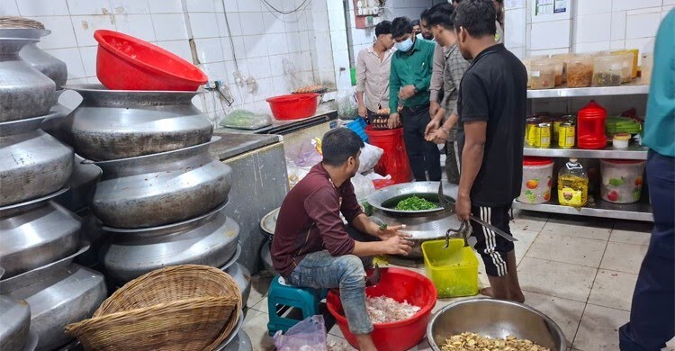 চট্টগ্রাম নগরীর চকবাজারের কাচ্চি ডাইন’কে ৩ লাখ টাকা জরিমানা