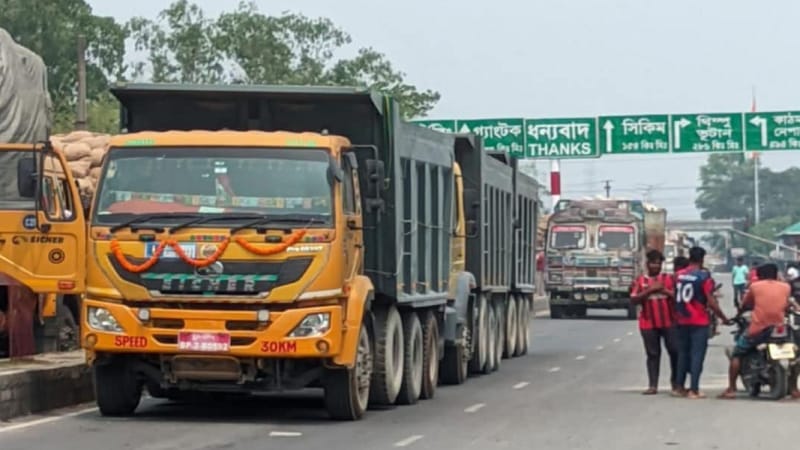 লোকসভা নির্বাচন ২০২৬ ইং উপলক্ষে চতুদের্শীয় বাংলাবান্ধা স্থলবন্দন আগামী তিন দিন আমদানি-রপ্তানির ইমিগ্রেশন কার্যক্রম বন্ধ
