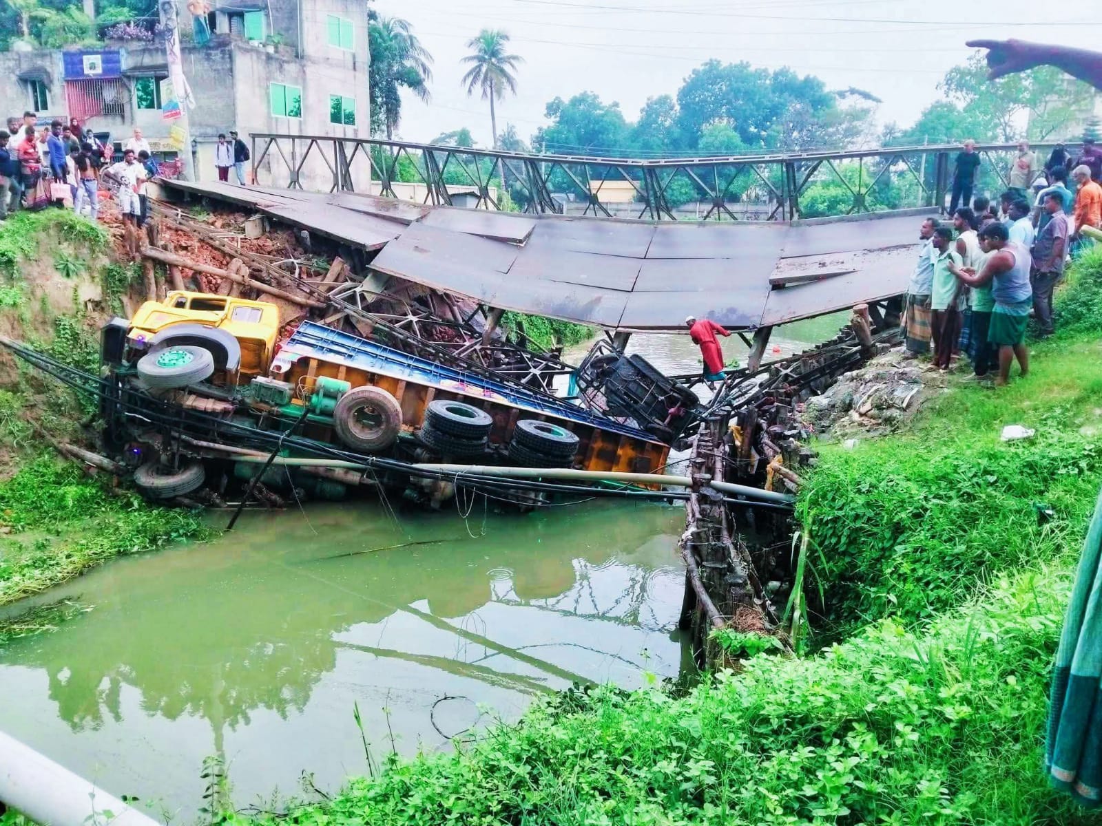 আজ গোপালগঞ্জ পাচুড়িয়া বেলি ব্রিজ ভেঙে গেছে