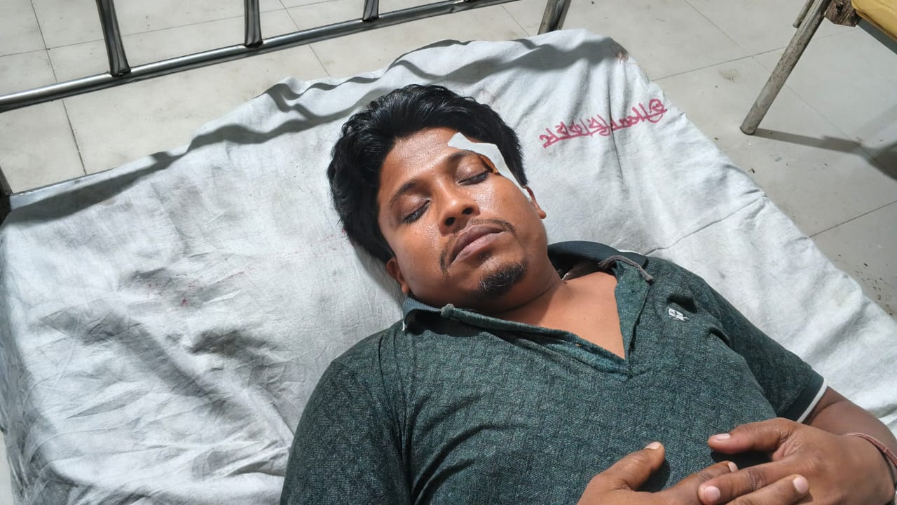 লালমনিরহাটে সাংবাদিকের ওপর হামলার অভিযোগ, আহত অবস্থায় হাসপাতালে ভর্তি