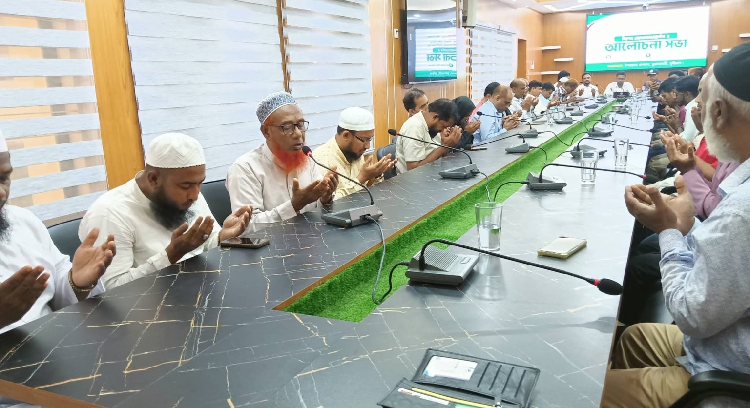 ভূরুঙ্গামারীতে জুলাই শহিদ দিবস উপলক্ষ্যে আলোচনা সভা ও দোয়া অনুষ্ঠিত