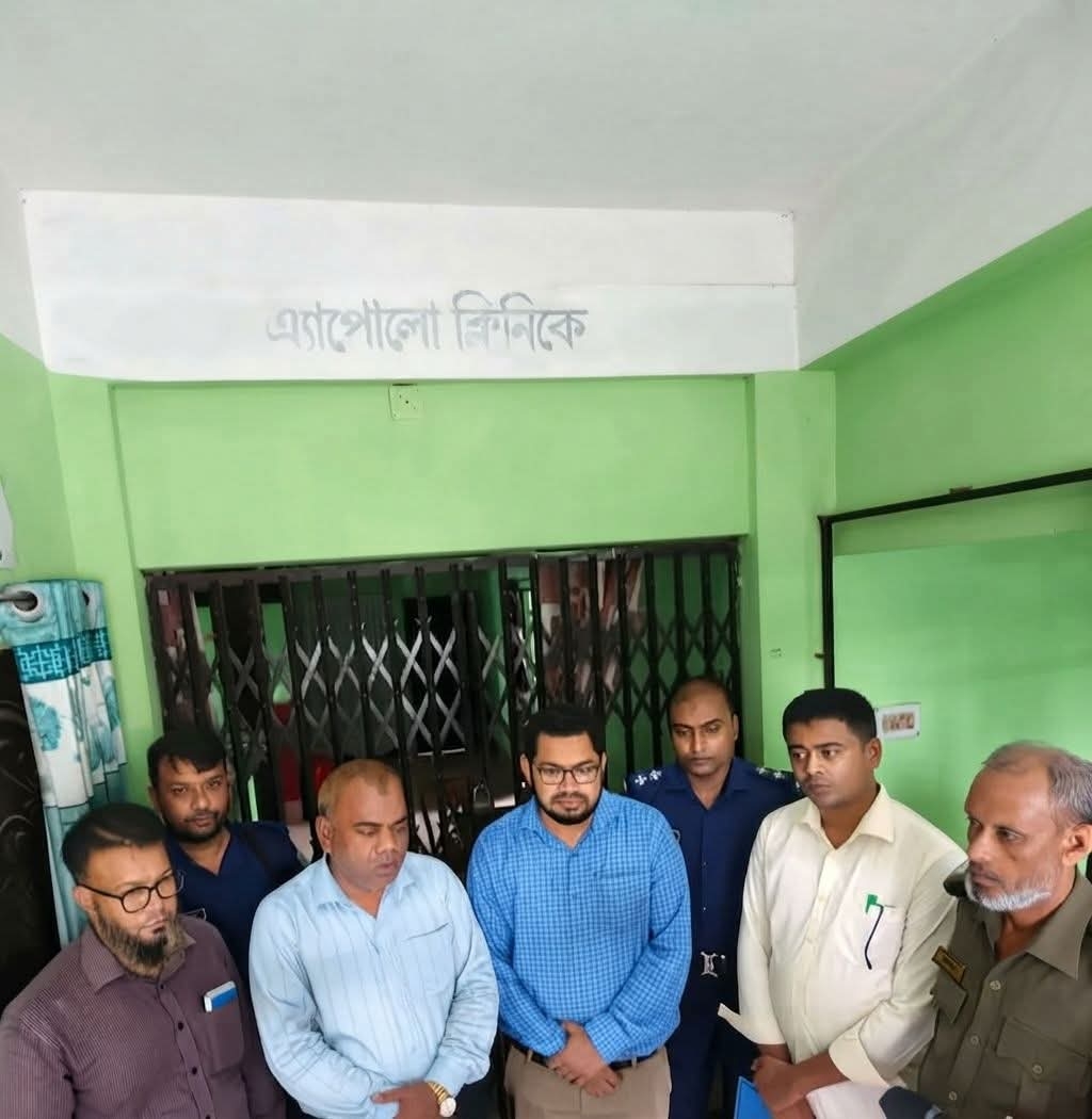 “চুয়াডাঙ্গায় প্রশাসনের অভিযান: টের পেয়েই তালা দিয়ে পালিয়ে গেলেন ‘ভুয়া সনোলজিস্ট’ আক্তারুজ্জামান