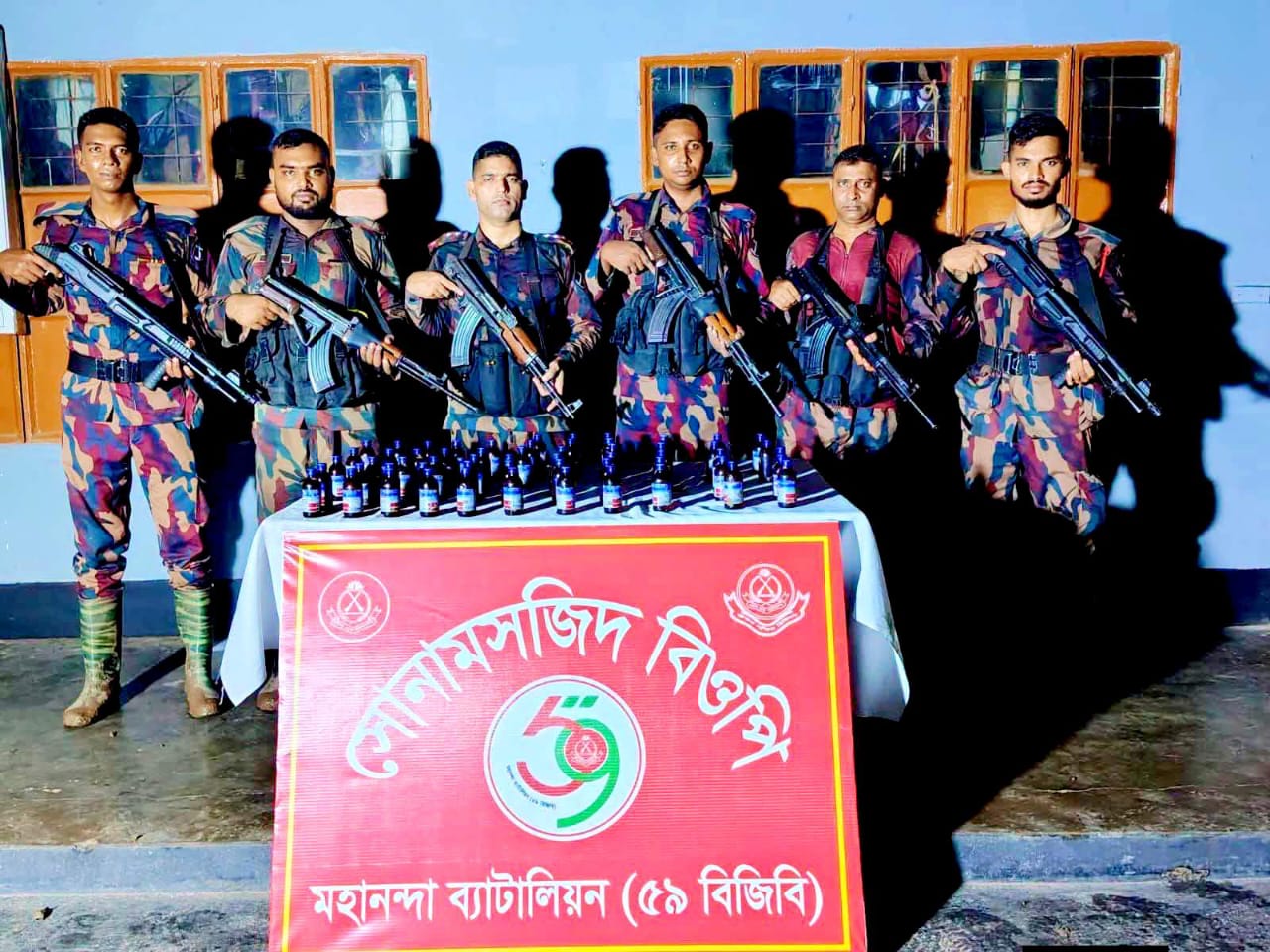 চাঁপাইনবাবগঞ্জের ভোলাহাটে ভারতীয় ১৯৩ বোতল নেশাজাতীয় এস্কাফ সিরাপ আটক
