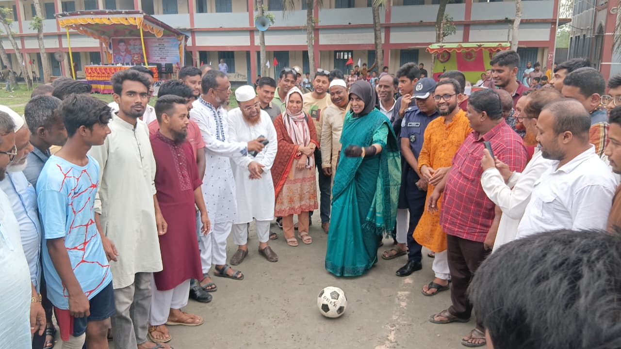 রাজারহাটে জুলাই শহীদ রাজীব স্মৃতি ফুটবল টুর্নামেন্ট-২০২৬ উদ্বোধন: রাইজিং স্টার্স বনাম রাজারহাট স্পোর্টস একাদশের লড়াই