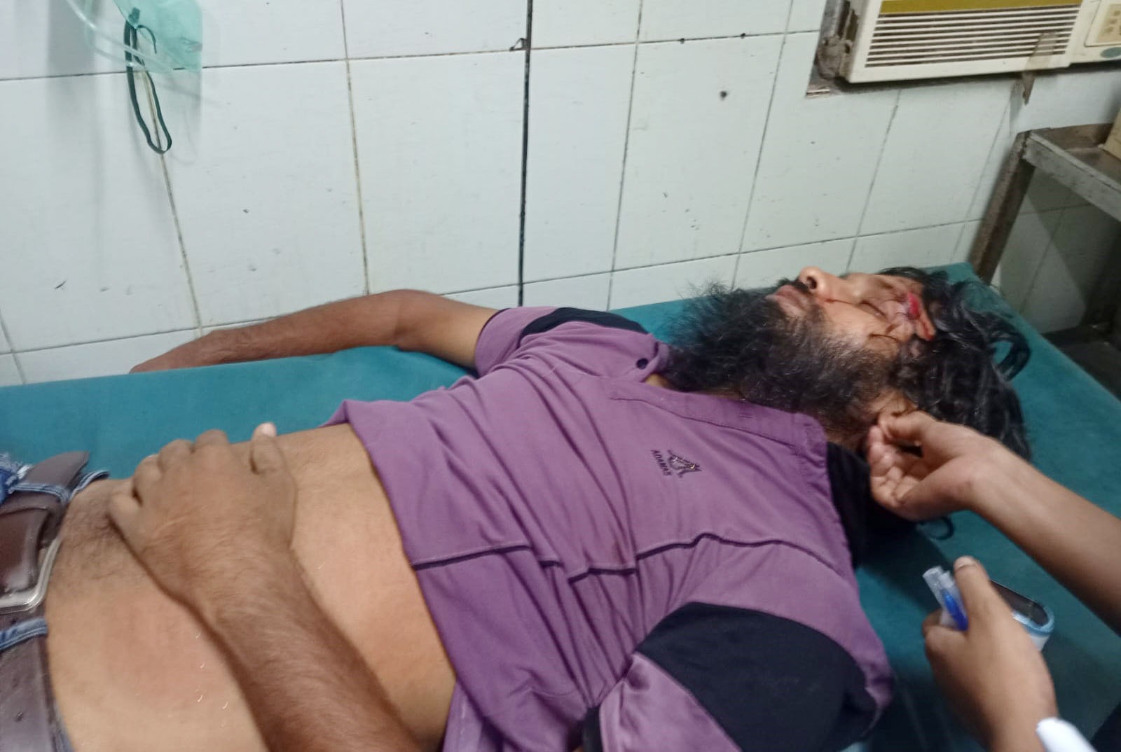 রাজশাহীতে সন্ত্রাসী হামলায় গুরুতর আহত সাংবাদিক সম্রাট, হাসপাতালে চিকিৎসাধীন