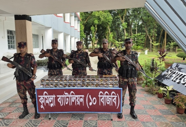 কুমিল্লায় ১০-বিজিবির অভিযানে ১ কোটি ১৫ লাখ টাকার ভারতীয় শাড়ি ও মোবাইল ডিসপ্লে জব্দ