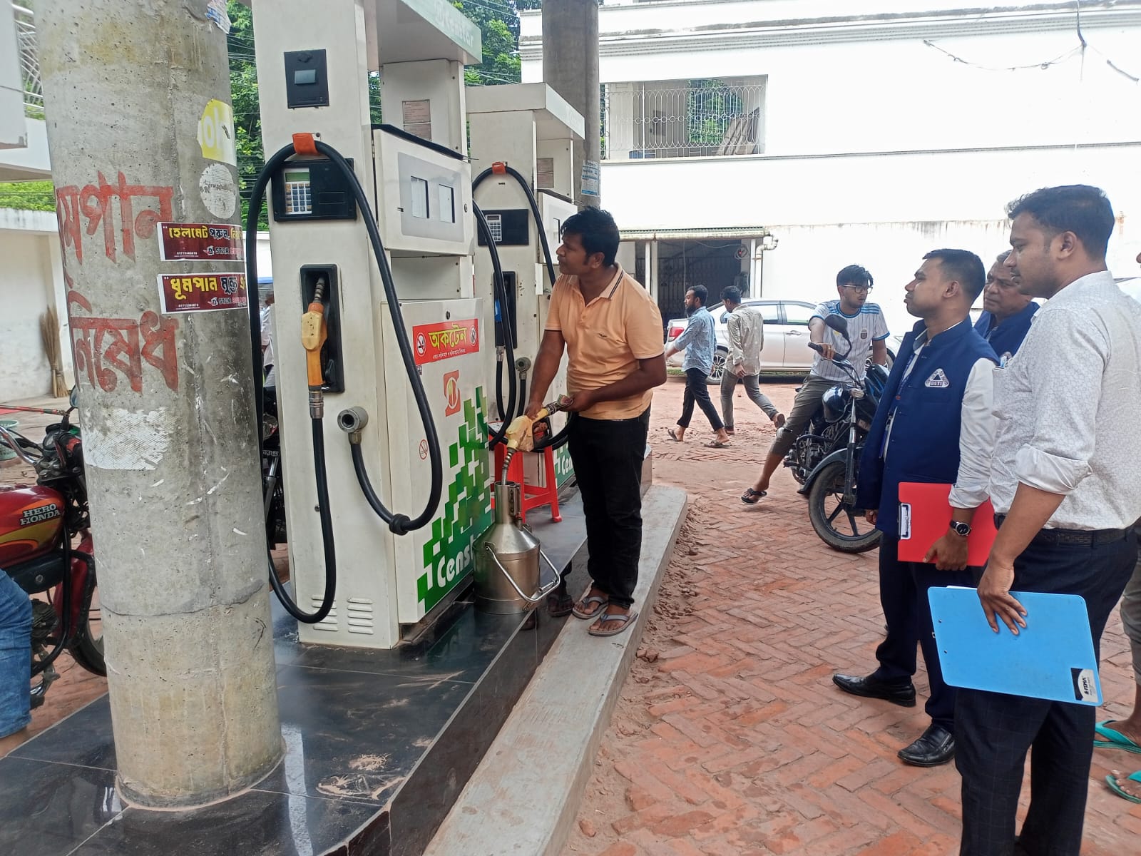 রংপুরে বিএসটিআই ও জেলা প্রশাসনের যৌথ মোবাইল কোর্ট: ফিলিং স্টেশনকে ৩০ হাজার টাকা জরিমানা