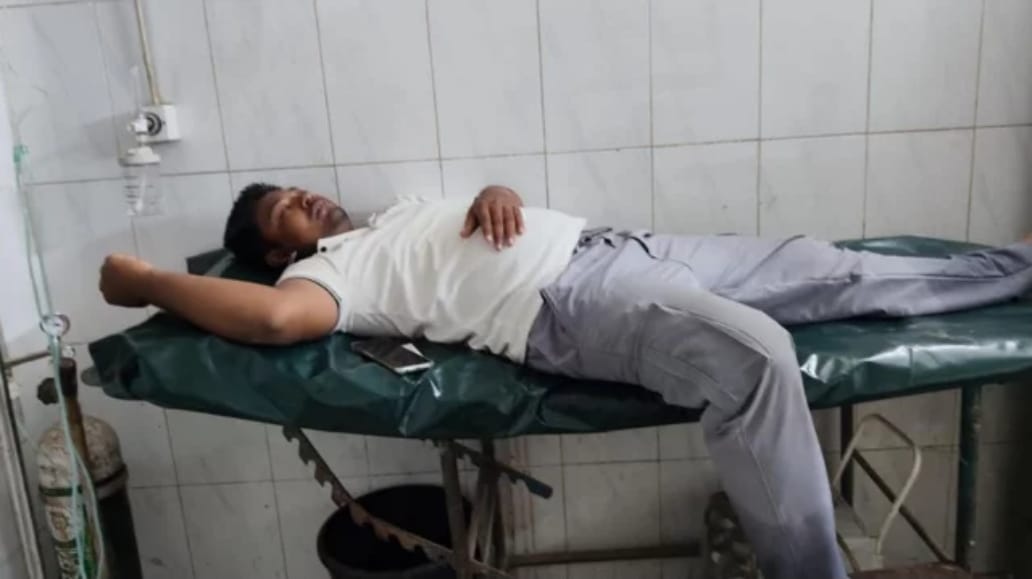কুড়িগ্রাম উলিপুরে পেশাগত দায়িত্ব পালনে গিয়ে নির্যাতনের শিকার স্টার টেলিভিশনের সাংবাদিক জুবাইর