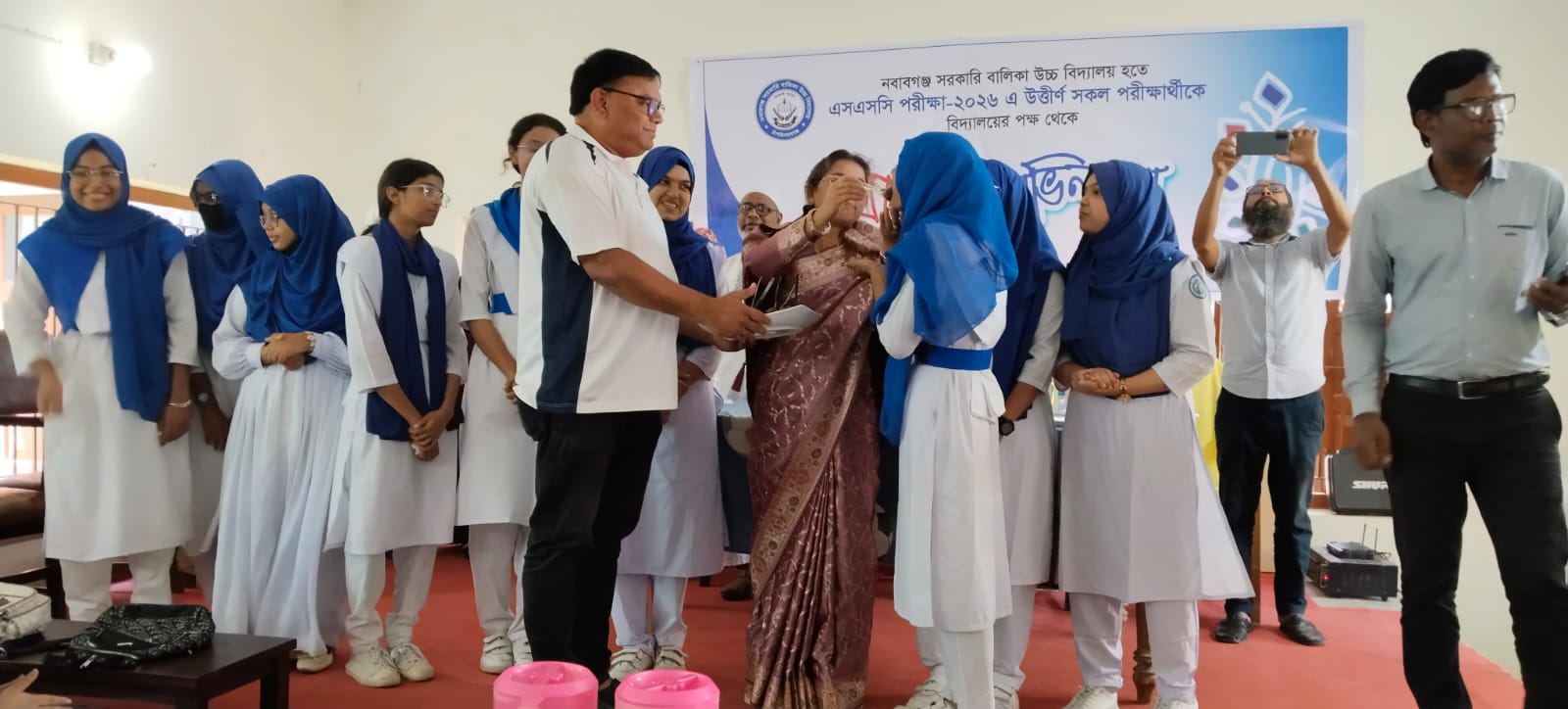 নবাবগঞ্জ সরকারি বালিকা উচ্চ বিদ্যালয়ে এসএসসি উত্তীর্ণদের সংবর্ধনা ও মিষ্টিমুখ