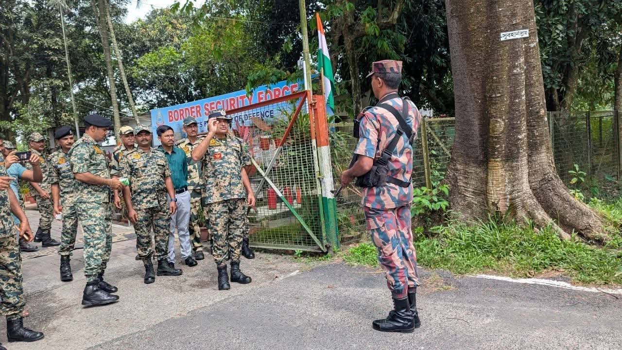 ভারতের ৮০তম স্বাধীনতা দিবস উপলক্ষে তিনবিঘা করিডোরে বিএসএফ -বিজিবির মধ্যে মিষ্টি বিনিময়