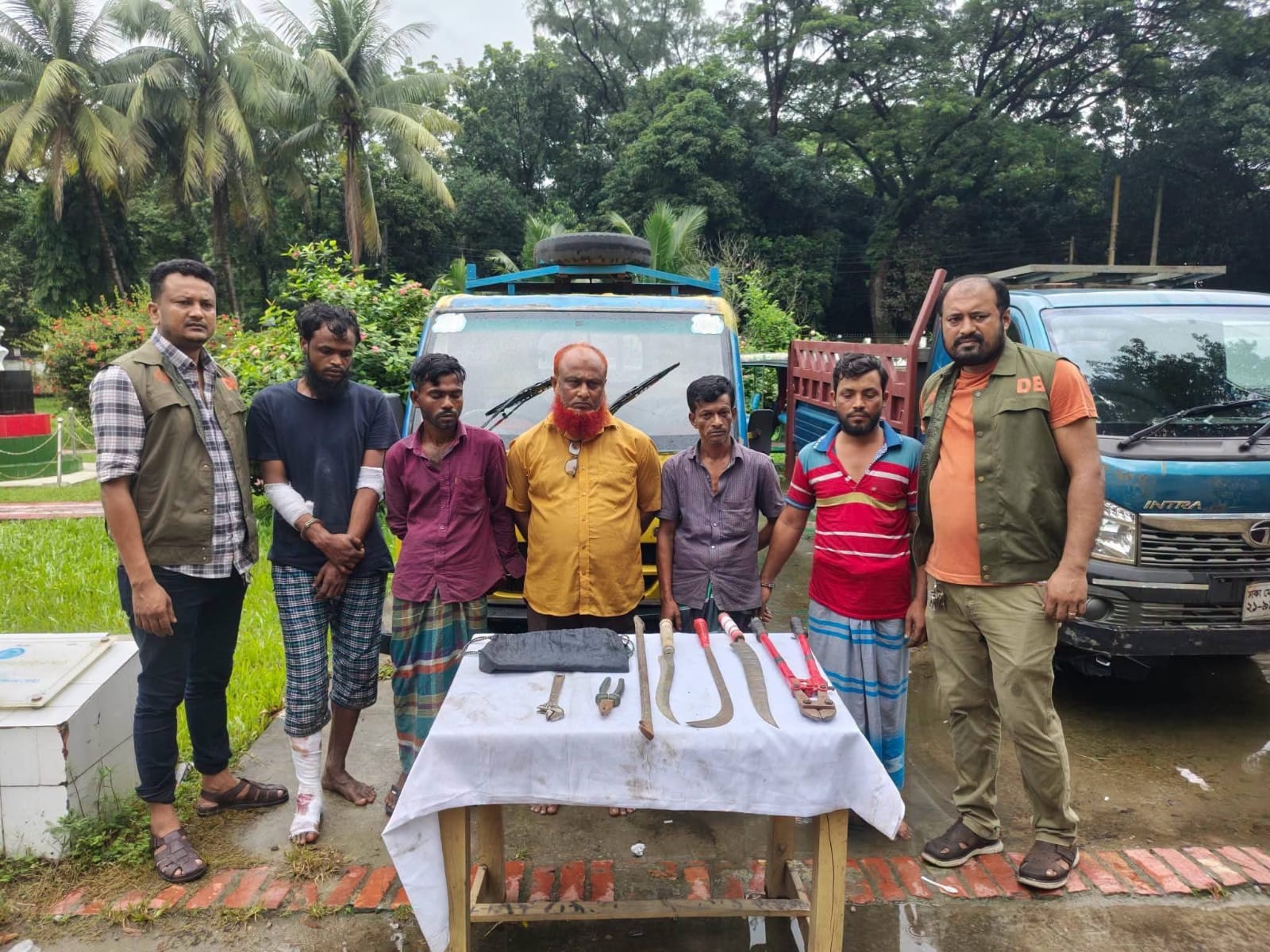 কুমিল্লায় ডাকাতির প্রস্তুতিকালে আন্তঃজেলা ডাকাত চক্রের ৫ সদস্য গ্রেফতার