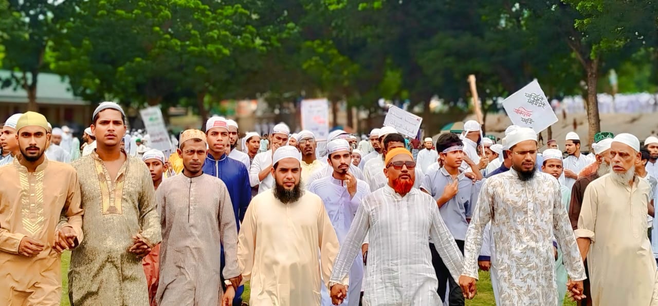 বেলকুচিতে আল্লাহ ও রাসুল (সাঃ)-কে নিয়ে কটূক্তির প্রতিবাদে বিক্ষোভ