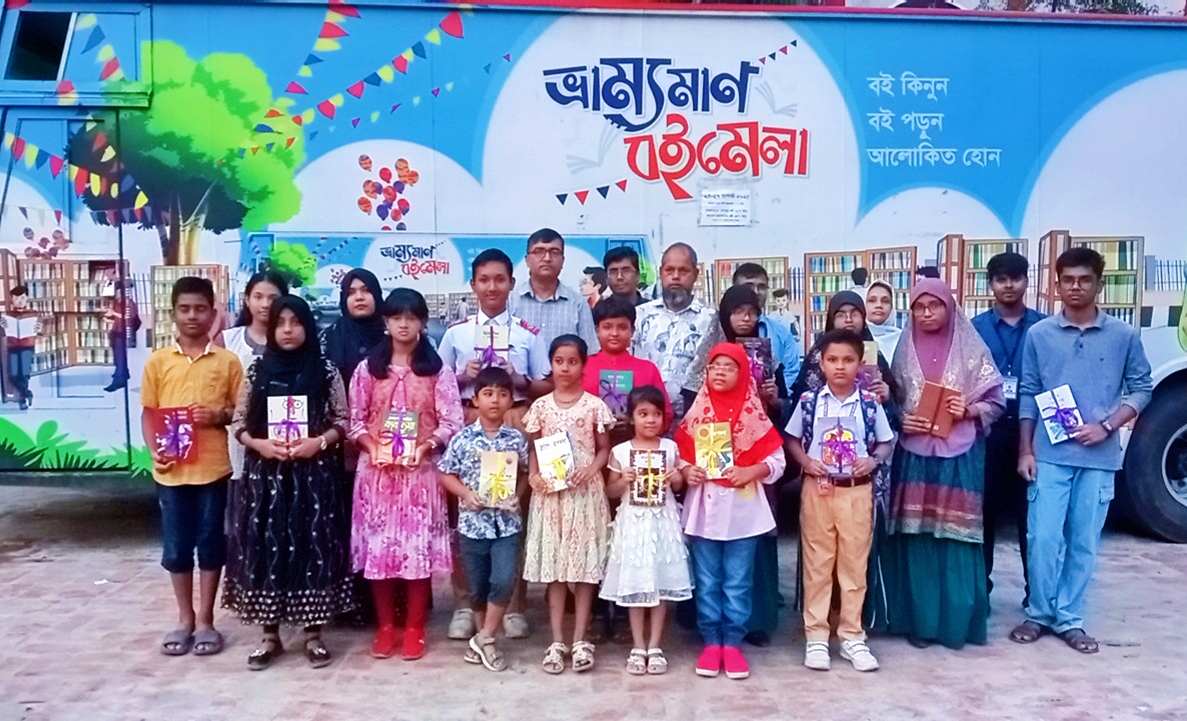 দিনাজপুরে শেষ হলো পাঁচদিস ব্যাপী বিশ্ব সাহিত্য কেন্দ্রের ভ্রাম্যমান বইমেলা