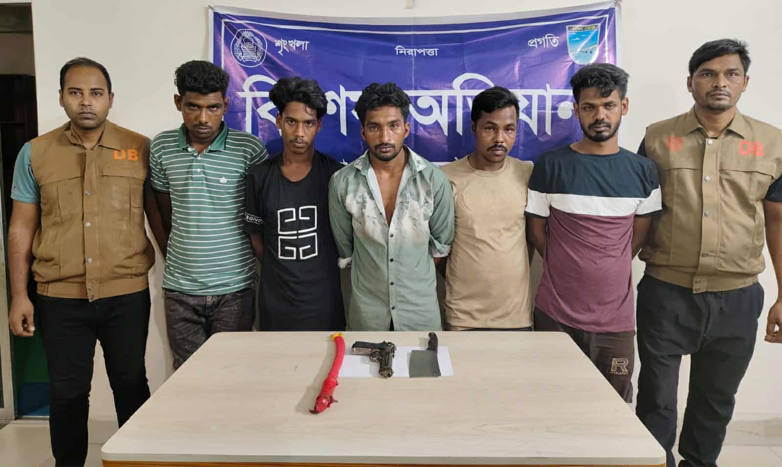 সাভারে ডাকাতির প্রস্তুতিকালে ডাকাত দলের ৫ সদস্য গ্রেপ্তার