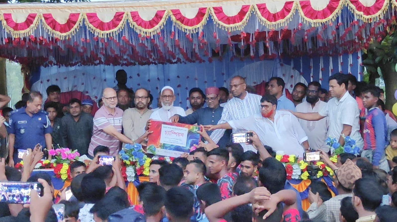 নাগেশ্বরীতে কচাকাটা কলেজ মাঠে ফুটবল টুর্নামেন্টের ফাইনাল অনুষ্ঠিত