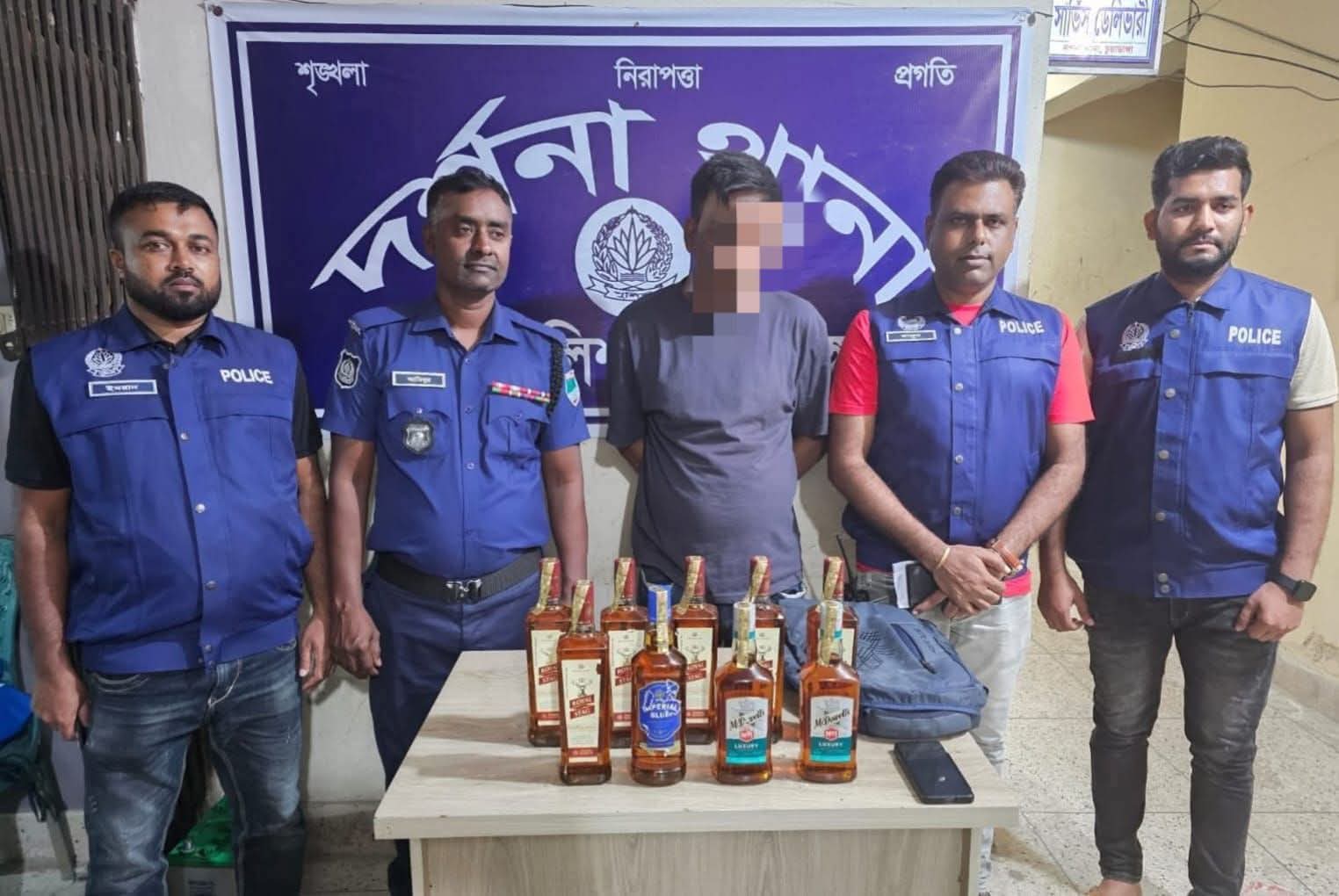 দর্শনা থানা পুলিশের হাতে নয় বোতল বিদেশি মদ সহ একজন আটক