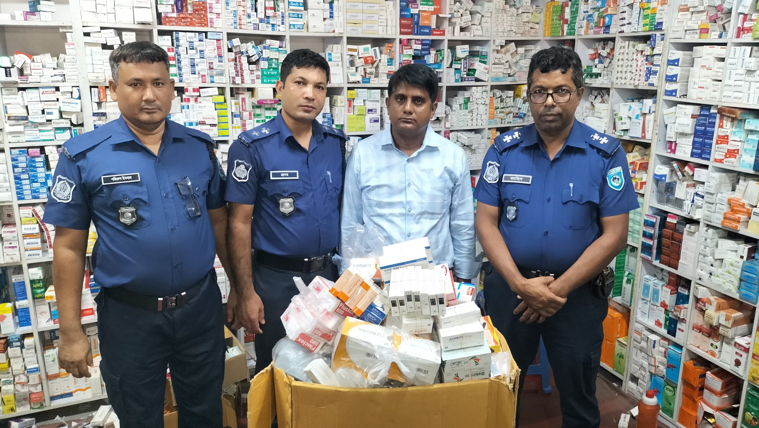 ভূরুঙ্গামারীতে রানা মেডিকেল স্টোরে চুরি: দিনাজপুর থেকে চোরাই ওষুধ উদ্ধার, এক ব্যক্তি গ্রেফতার