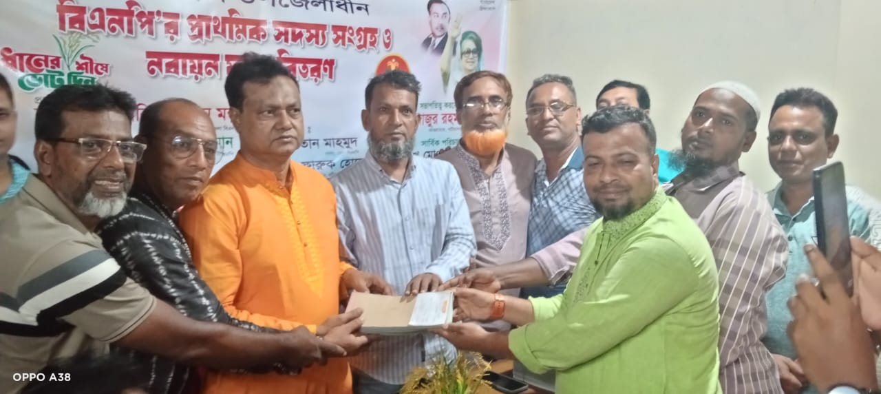 বটিয়াঘাটায় বিএনপি’র প্রাথমিক সদস্য সংগ্রহ ও নবায়ন ফরম বিতরণ।