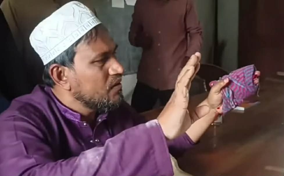 ভূরুঙ্গামারীতে দাখিল সার্টিফিকেট জটিলতা: অবরুদ্ধ বরখাস্তকৃত সুপার সাইদুর রহমান