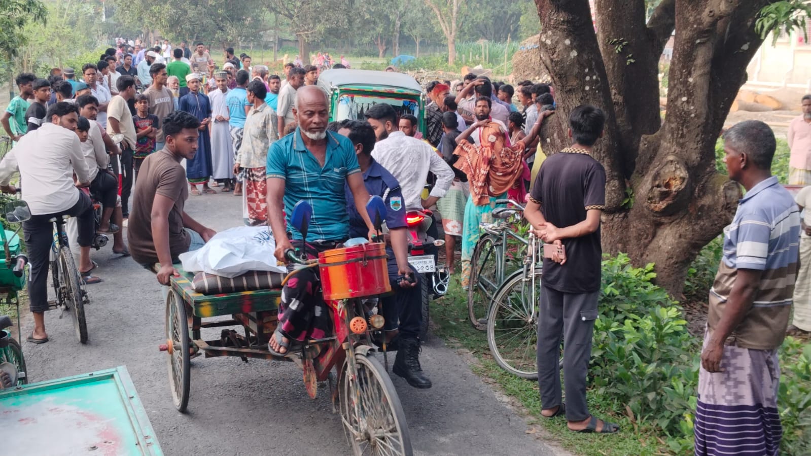 মোবাইল গেমে আসক্তি: আম গাছে ঝুলন্ত যুবকের মরদেহ উদ্ধার