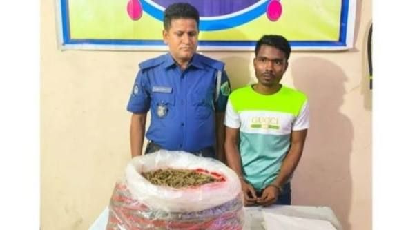 ভূরুঙ্গামারীর ছেলে গাঁজাসহ বগুড়ায় আটক
