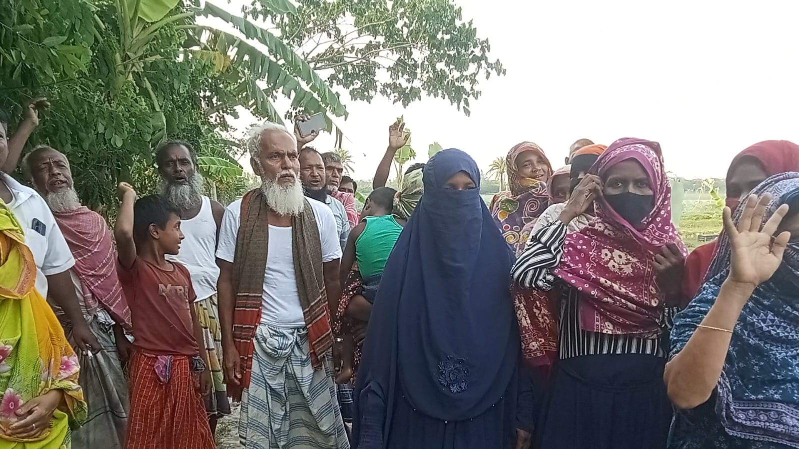 কমলনগরে খলিল বাহিনীর ত্রাস: ধর্ষণ ও ডাকাতির অভিযোগে ফুঁসে উঠেছে এলাকাবাসী