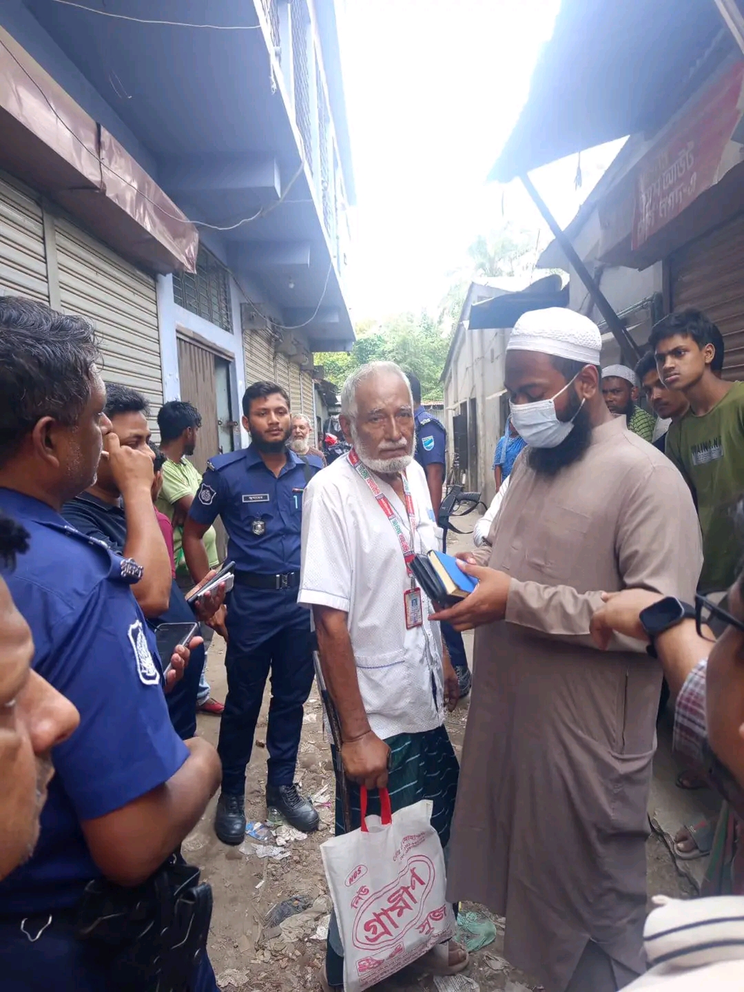 নরসিংদীর পলাশে অবৈধ গ্যাস সংযোগ বিচ্ছিন্নকরন অভিযান। অর্থ দন্ড বকেয়া আদায়