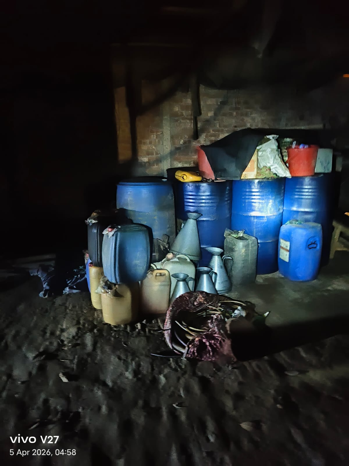 নরসিংদীর শিবপুরে মোবাইল কোর্ট অভিযানে ডিজেল উদ্ধার