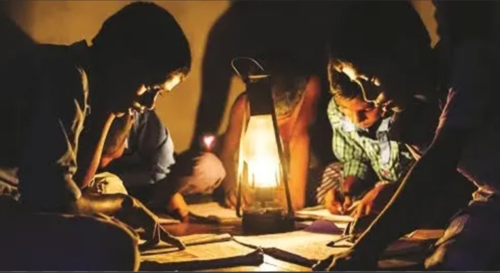 কালিয়াকৈরে ঘনঘন লোডশেডিংয়ের কারনে এস এস সি পরীক্ষার্থী চরম ভোগান্তি এগুলো দেখার কেউ নেই