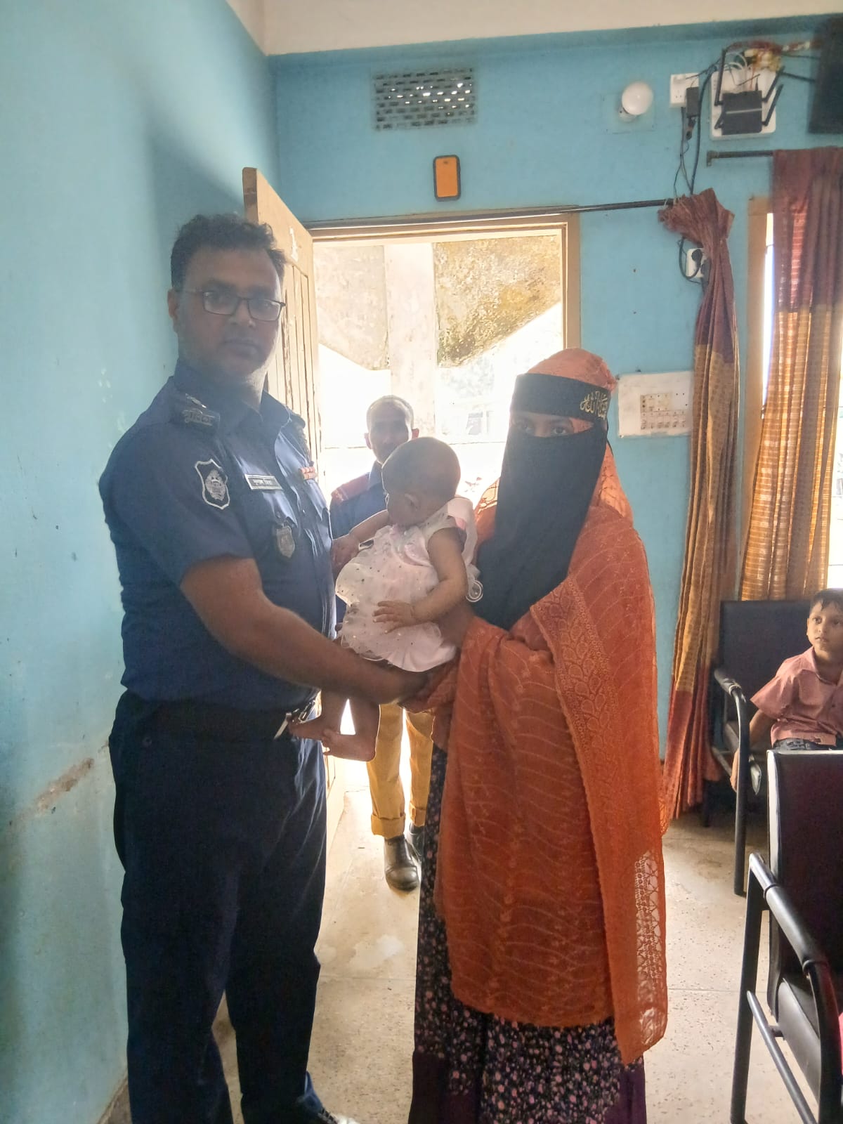 তেতুলিয়া মডেল থানা পুলিশের হস্তক্ষেপে দুই ঘণ্টার মধ্যেই ৫ মাসের শিশু কন্যা ‘আরিশা’কে উদ্ধার করে মায়ের জিম্মায় হস্তান্তর