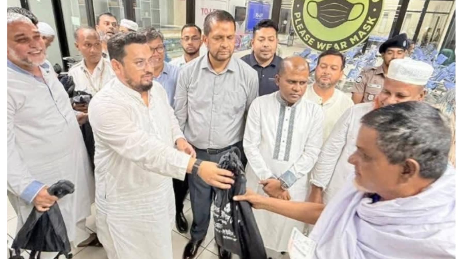 চট্টগ্রাম বিমানবন্দরে হজ ফ্লাইট উদ্বোধন, ১৬ ফ্লাইটে যাবেন ৬ হাজার হাজি