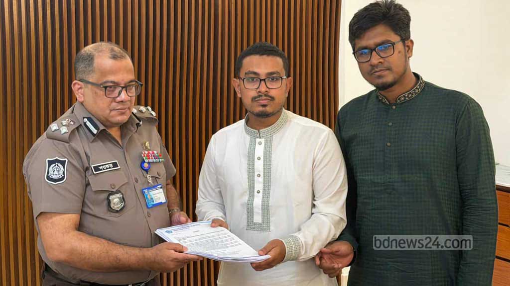 সিটি কলেজ ছাত্র সংঘর্ষে পুলিশের নিস্ক্রিয়তার বিচার দাবিতে চট্টগ্রামে ডাকসু ভিপি