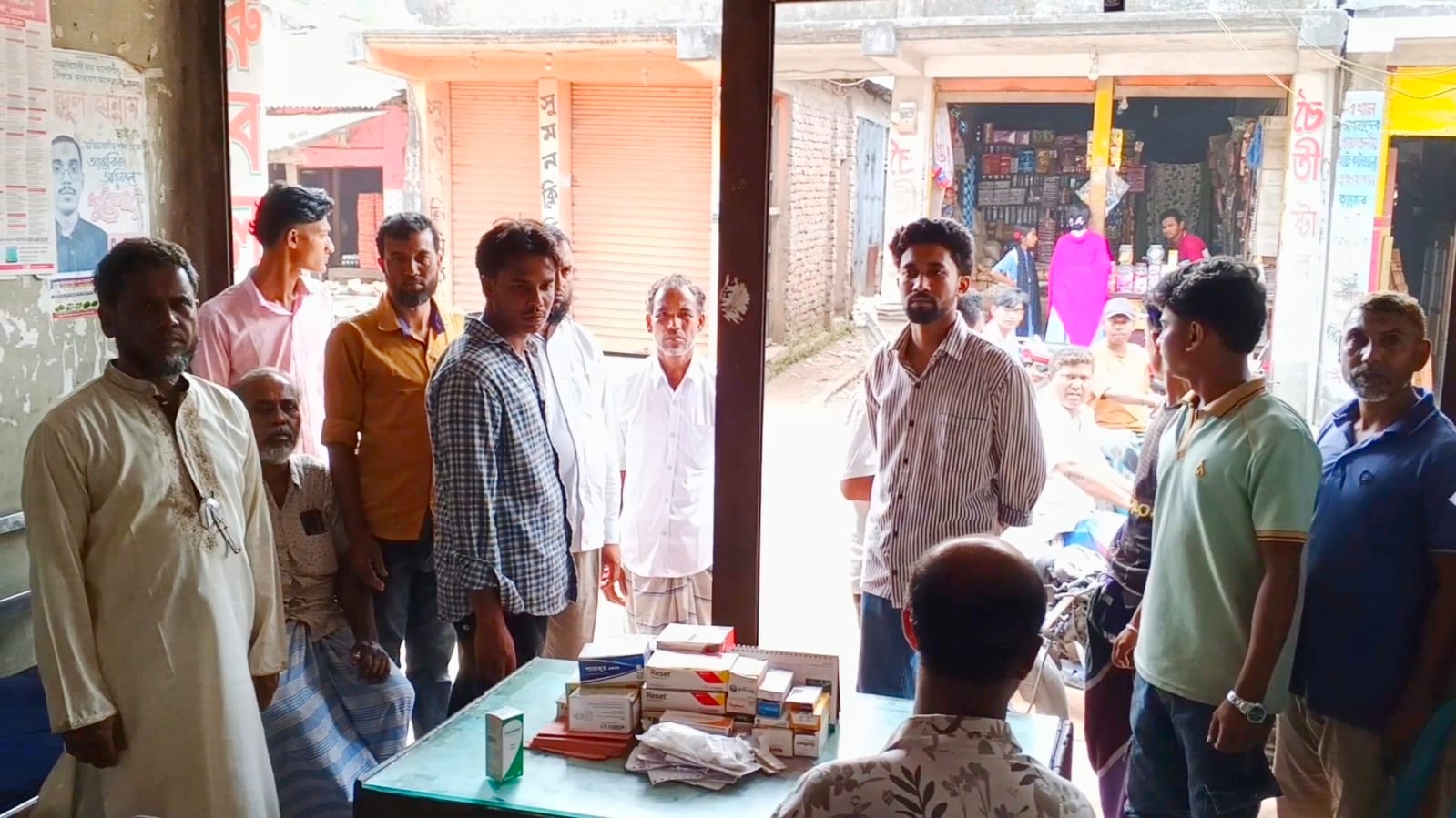 হাতিয়ায় হিন্দু পল্লী চিকিৎসকের দোকানে হামলার অভিযোগ, আটক ৩