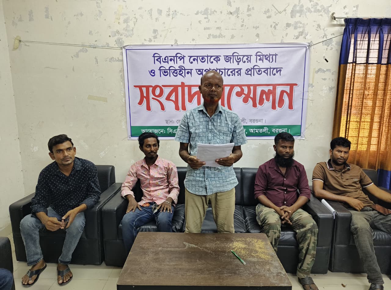 আমতলীতে সিএনজি চালকদের সংবাদ সম্মেলন: চাঁদাবাজি বন্ধ ও বিএনপি নেতার বিরুদ্ধে অপপ্রচার রোধের দাবি