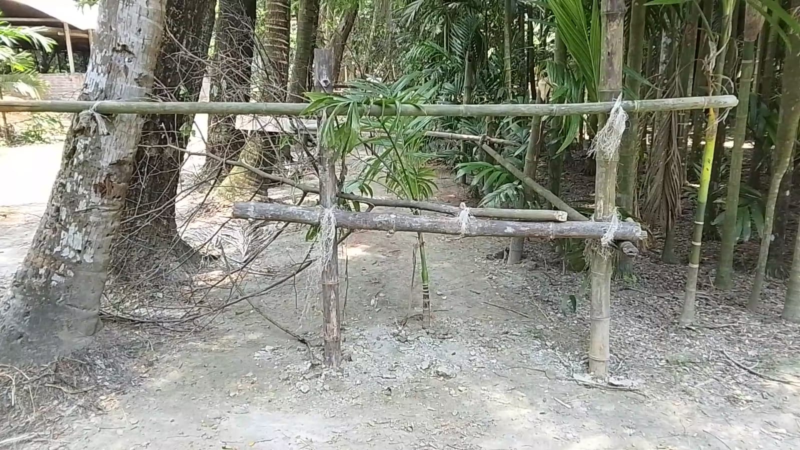 কমলনগরে দুই প্রতিবেশীর দ্বন্দ্ব: ভুক্তভোগী পরিবার চরম নিরাপত্তাহীনতায়, থানায় লিখিত অভিযোগ