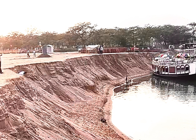 শিমুলবাগান সংলগ্ন যাদুকাটা নদীর পাড় কেটে বালু লুটঃ ইউপি সদস্যসহ ৬ জনের নামে মামলা আমির হোসেন তাহিরপুরে