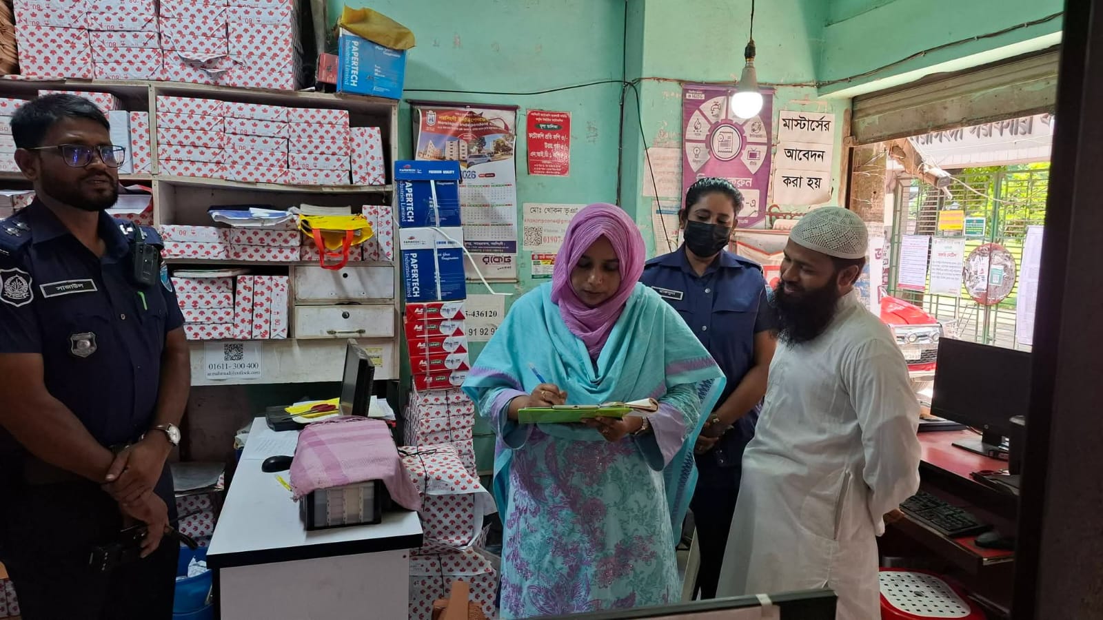 নরসিংদীতে মোবাইল কোর্ট ২টি দোকানে অর্থ দন্ড ও সিলগালা