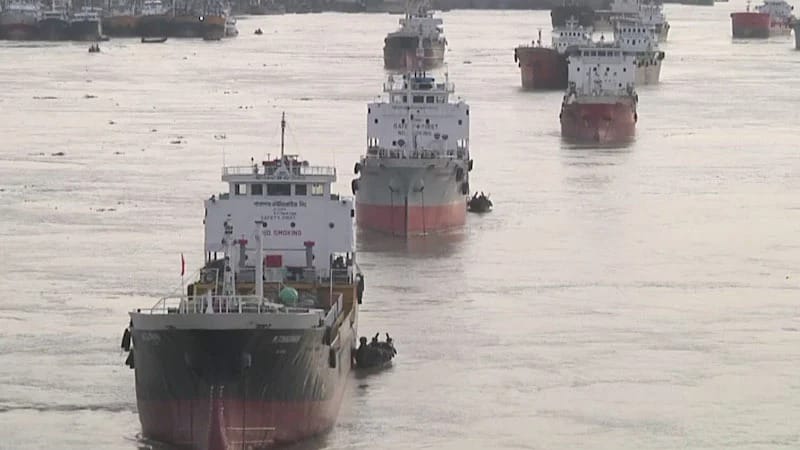 ১৮ দিনে তিন জাহাজে জলদস্যু হামলা, ১০ কোটি টাকার লুট বহির্নোঙরের নিরাপত্তা নিয়ে নতুন শঙ্কায় চট্টগ্রাম বন্দর