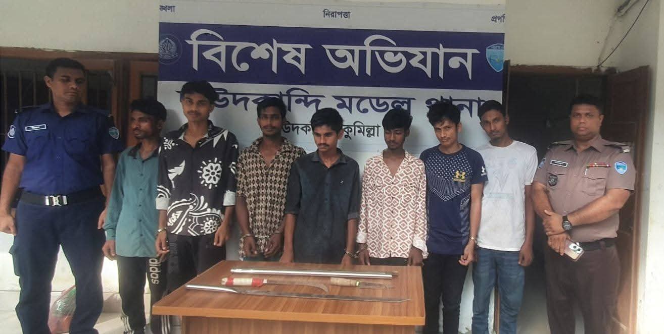কুমিল্লা দাউদকান্দিতে ডাকাতির আগেই পুলিশের জালে ৭ সদস্য, ইয়াবাসহ আরও একজন আটক