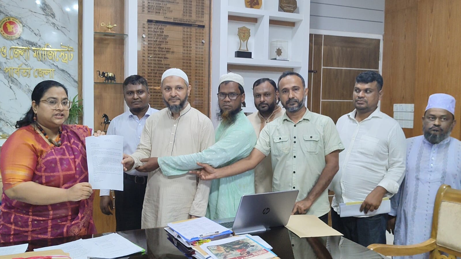 দ্রব্যমূল্যের ঊর্ধ্বগতি ও লোডশেডিংয়ের প্রতিবাদে ১১ দলীয় জোটের স্মারকলিপি