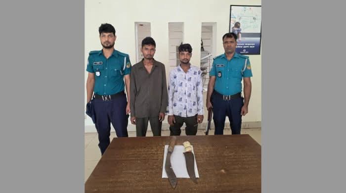 টঙ্গীতে দেশীয় অস্ত্রসহ দুই ছিনতাইকারী গ্রেপ্তার।